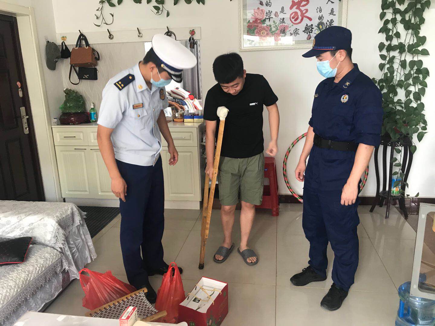 �ӱ����ݣ�������������Ԯ��ӵ�Ա�ɲ�ο�����Ѽ�ͥ