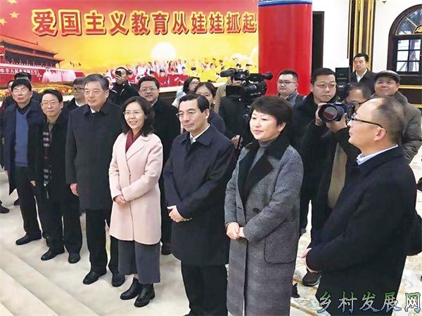 �׶�������������䷶