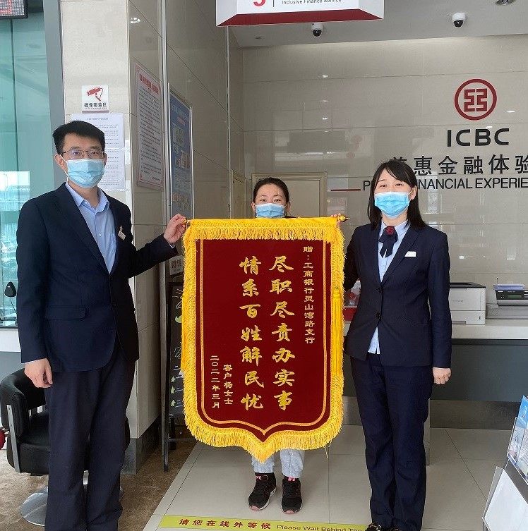 ��ΪȺ�ڰ�ʵ�¡��ൺ���У���ְ�����ʵ�£���ϵ���ս�����