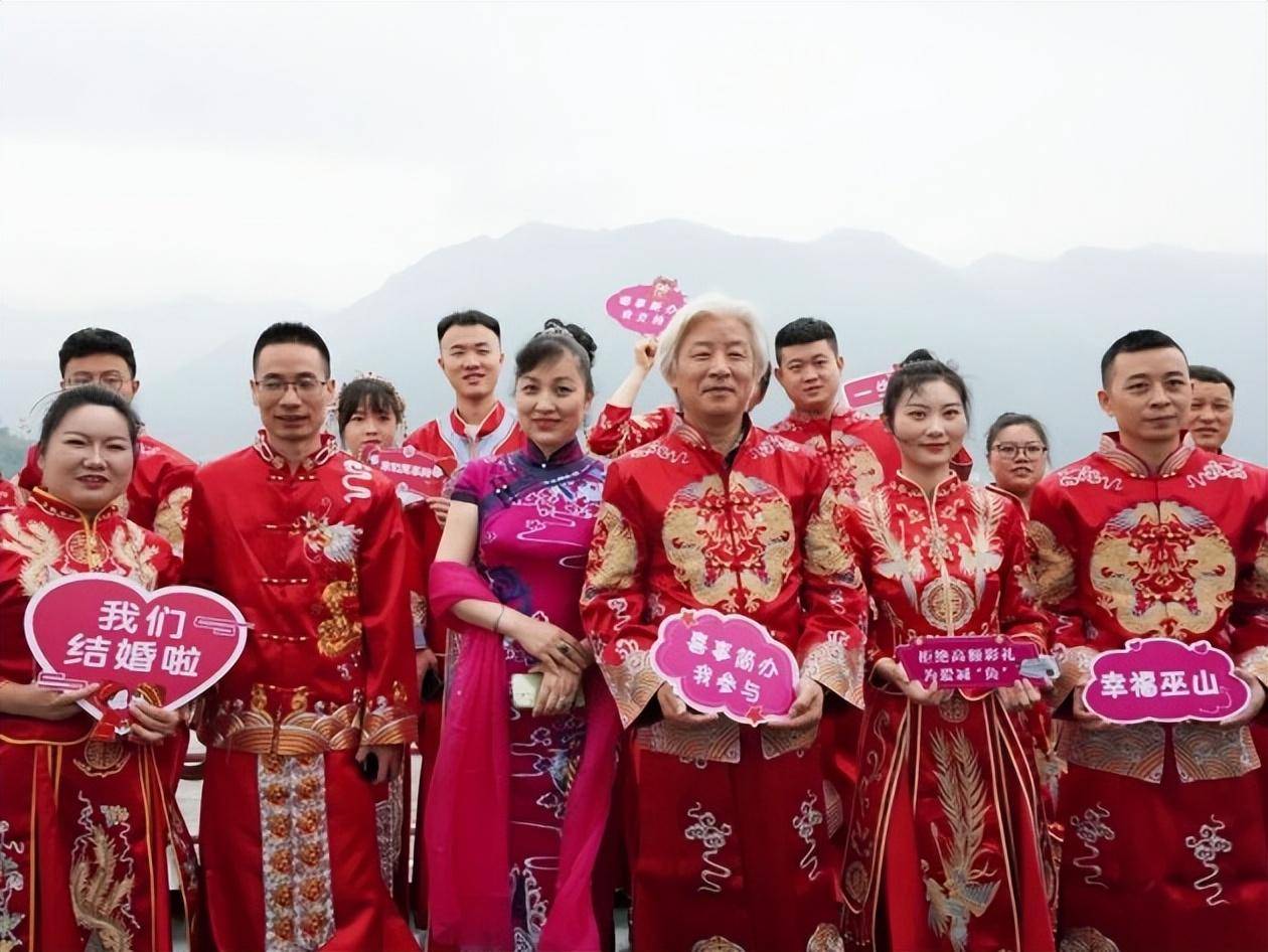 「三峡之恋婚旅真人秀」证婚仪式巫山神女峰盛大举行