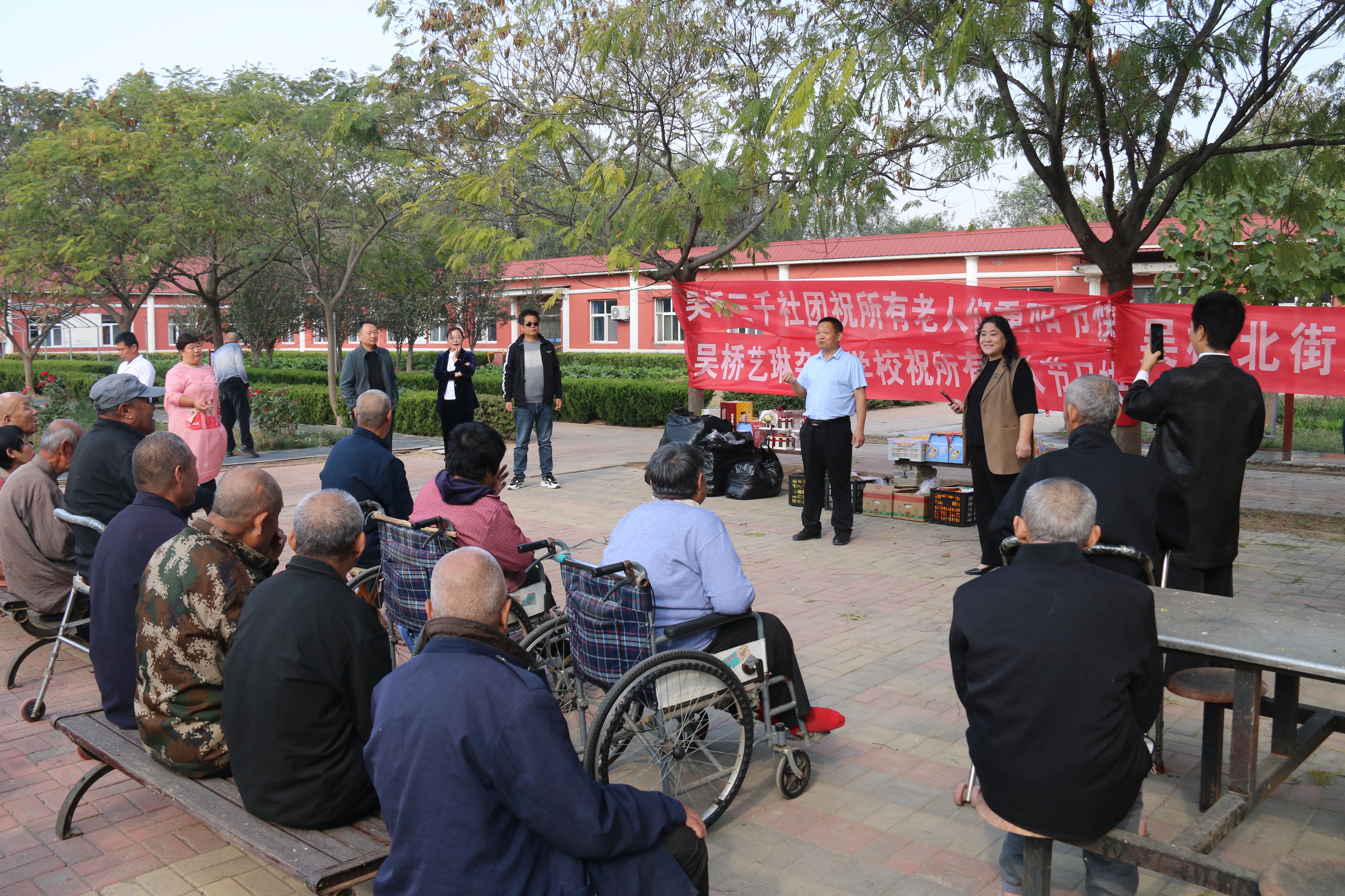 简篇-【网络中国节.重阳】三千社团志愿者走进铁城区域敬老院奉献爱心