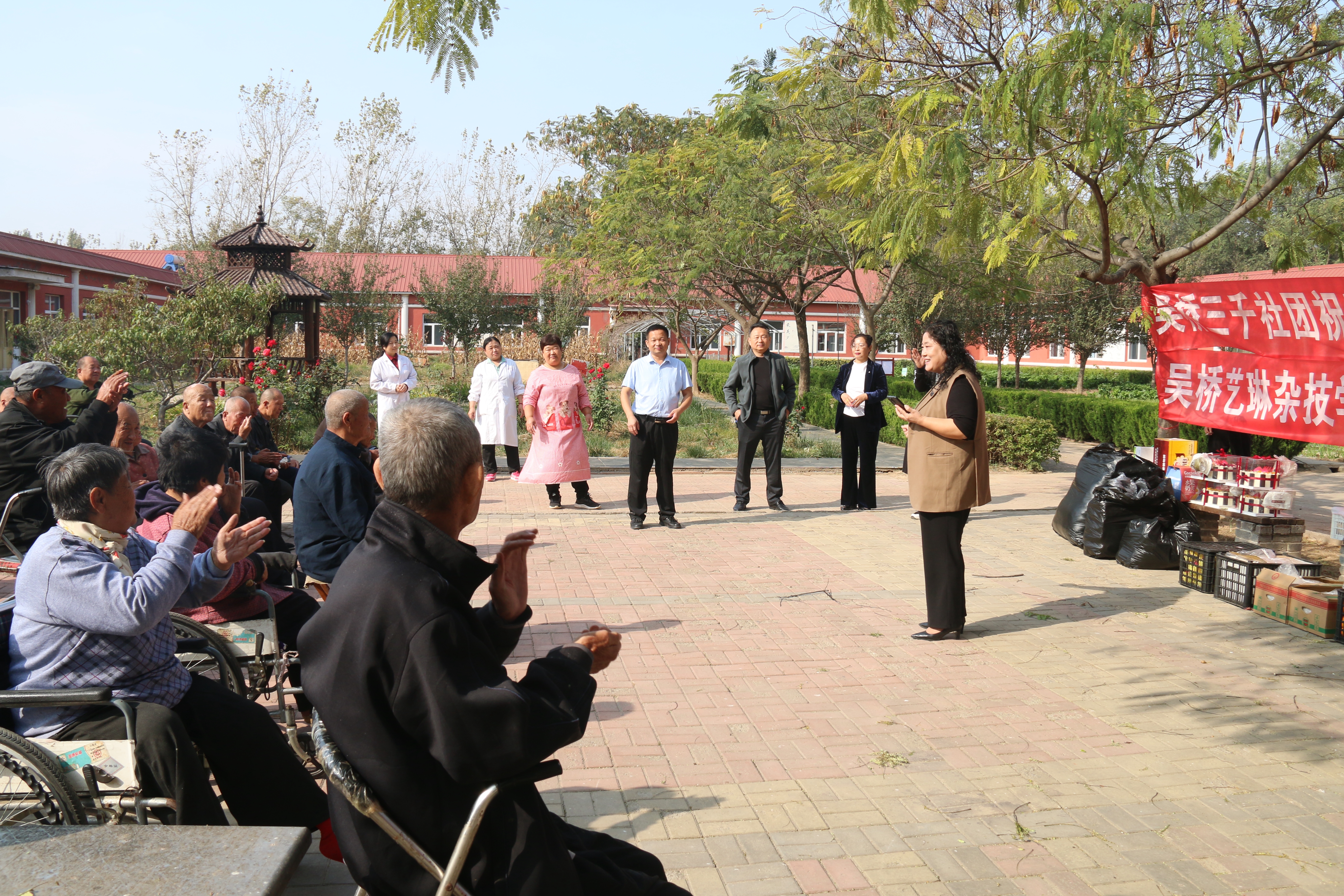 简篇-【网络中国节.重阳】三千社团志愿者走进铁城区域敬老院奉献爱心