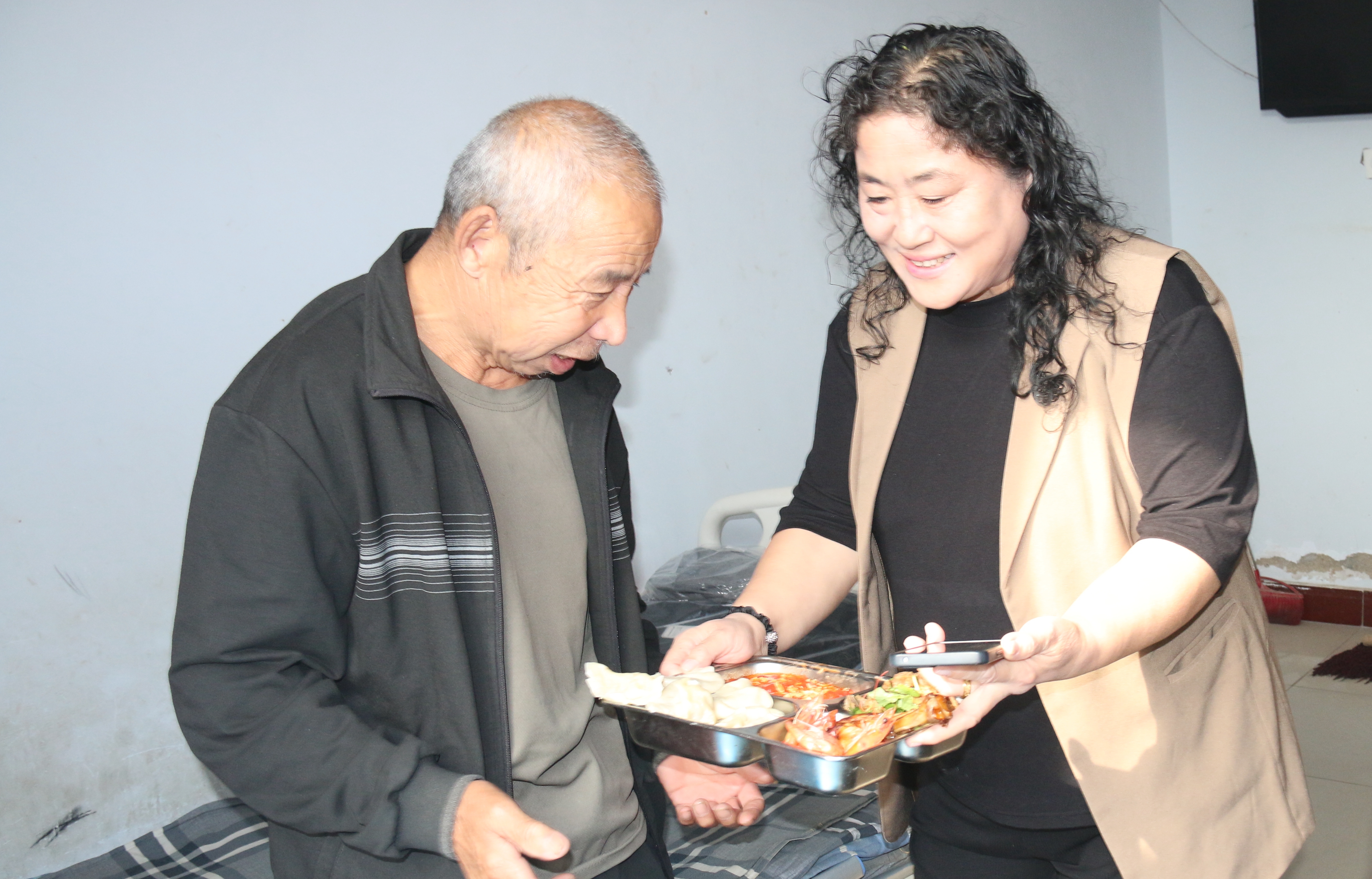 简篇-【网络中国节.重阳】三千社团志愿者走进铁城区域敬老院奉献爱心