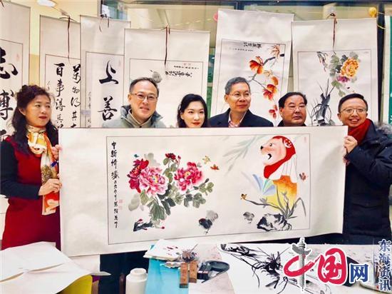 点击图片翻到下一页>> 陈紫帆 单手创作的画师