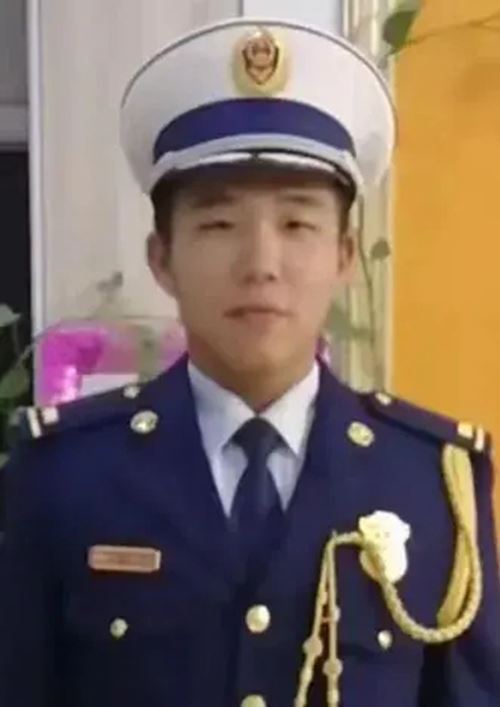 0933072212346786_5.jpg 0933072212346786_5.jpg